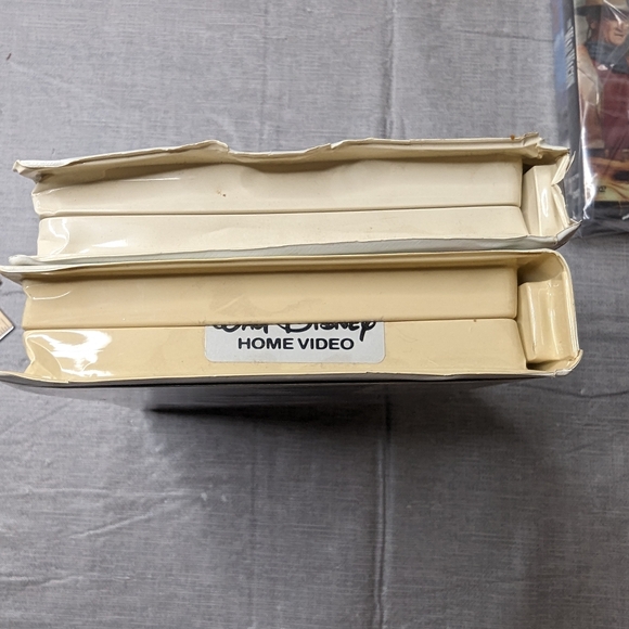 Disney Lot Of 2 VHS Beauty & the Beast A Enchanted Christmas Swan Princess Tapes - Picture 10 of 12